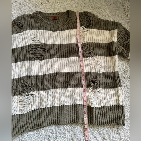 POL Olive and White Cream Striped Distressed Knit Sweater Size Small - Picture 8 of 9